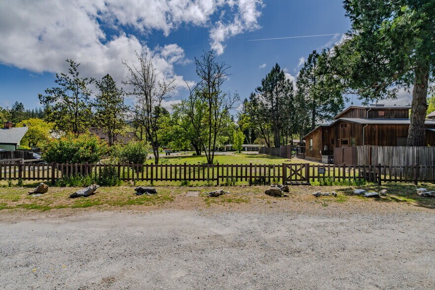 More Photos Of 21376 Consolation St, Volcano Specialty For Sale