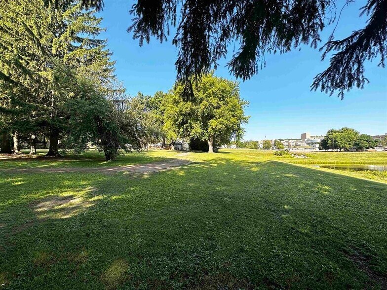 More Photos Of 702 Chestnut Ave, Marshfield Land For Sale