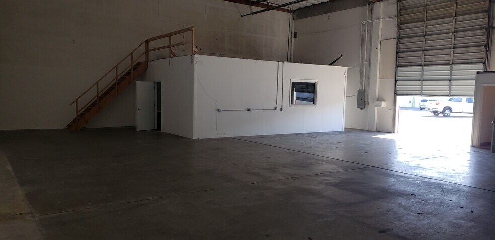 More Photos Of 2151 Blumenfeld Dr, Sacramento Manufacturing For Sale