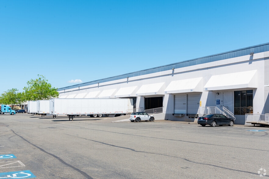 More Photos Of 20024 85th Ave S, Kent Warehouse For Lease