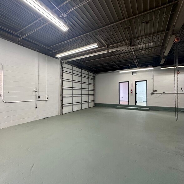 More Photos Of 710 Dawn St, Richmond Warehouse For Lease