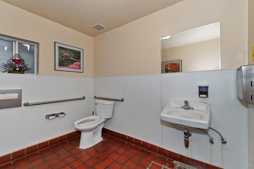 More Photos Of 41025 Big Bear Blvd, Big Bear Lake Restaurant For Sale