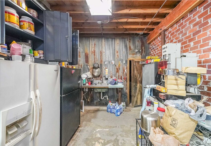 More Photos Of 250 Cleveland St, Locust Grove Industrial For Sale