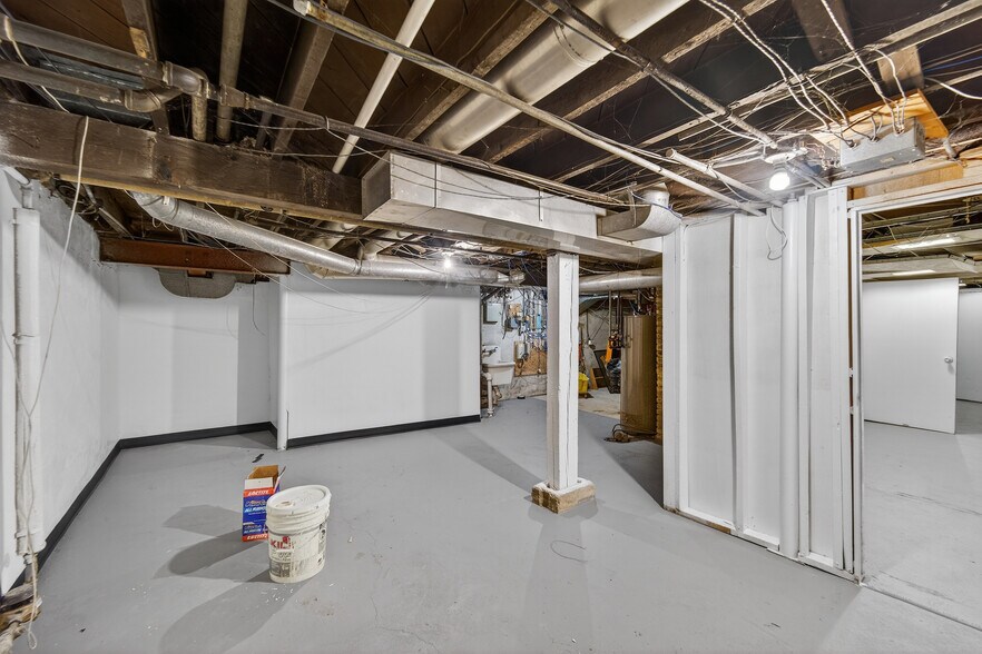 More Photos Of 2001 Capitol dr, Milwaukee Office For Sale