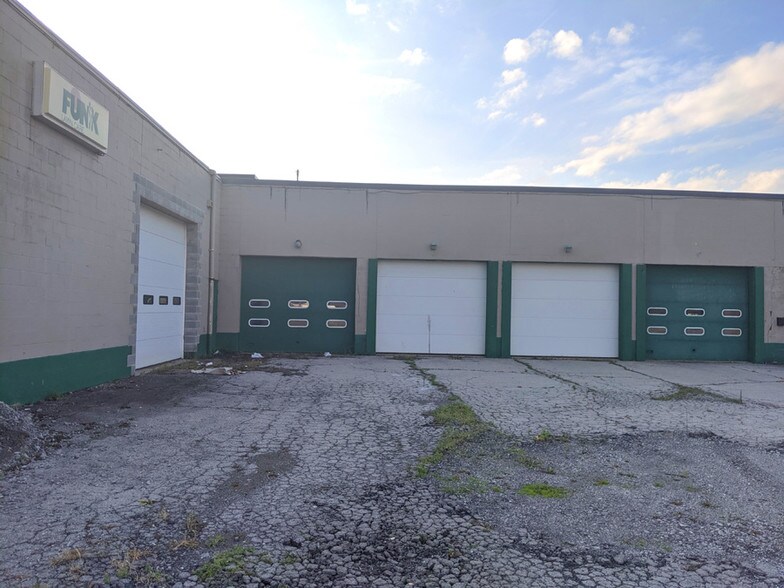 More Photos Of 555 Orchard Park Rd, West Seneca Warehouse For Lease