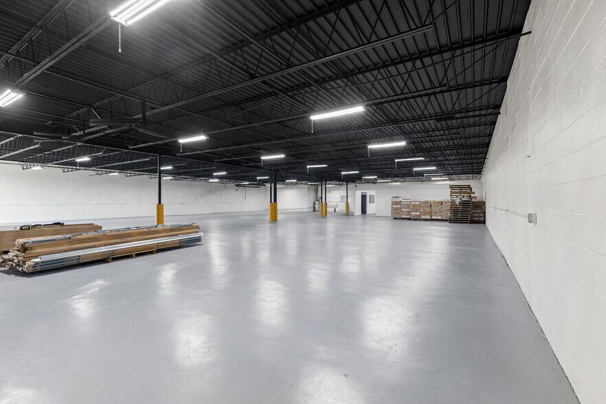 More Photos Of 4200-4202 Wiley Post Rd, Addison Warehouse For Lease