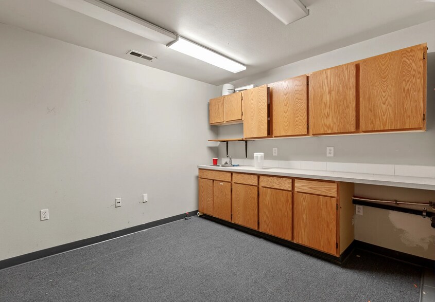More Photos Of 11110 E Empire Ave, Spokane Service For Sale