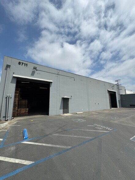 More Photos Of 6711 Odessa Ave, Van Nuys Warehouse For Lease