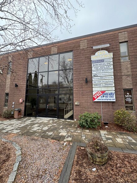 More Photos Of 110 Winn St, Woburn Office For Lease