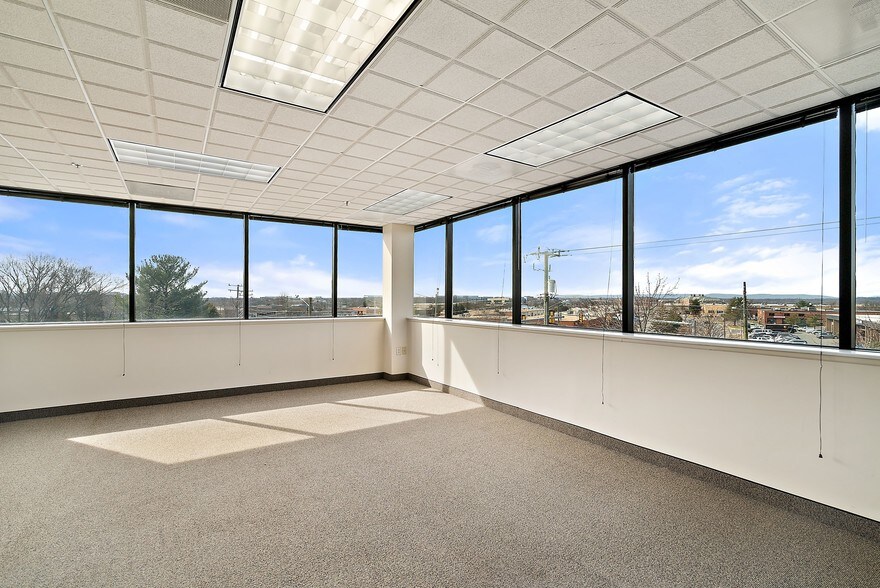 More Photos Of 4221 Walney Rd, Chantilly Office For Lease