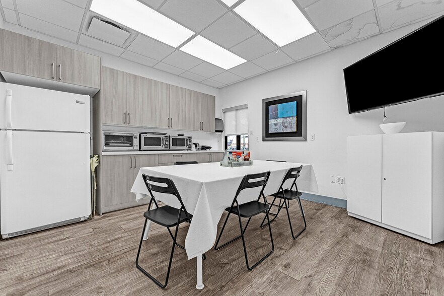 More Photos Of 6850 NW 74th St, Medley Warehouse For Sale