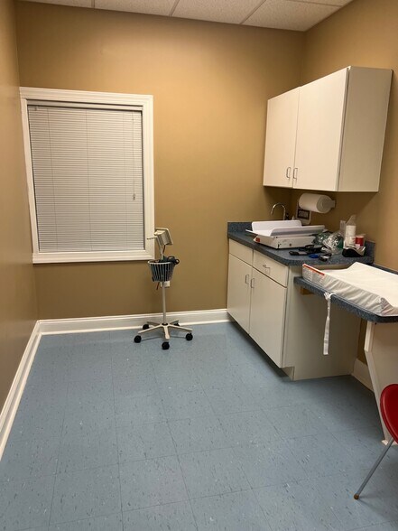 More Photos Of 172 Linden Dr, Winchester Office For Sale