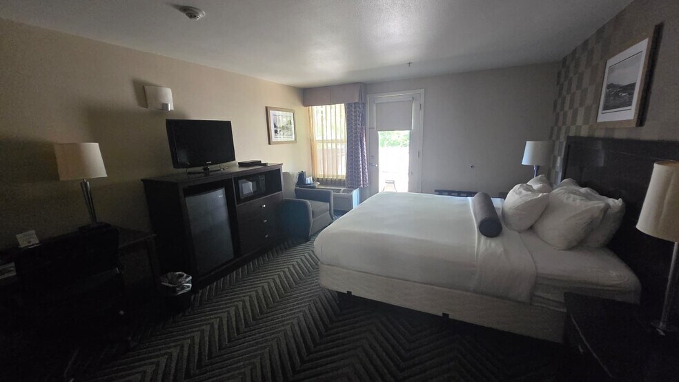 More Photos Of 2356 Stockton Blvd, Sacramento Hotel For Sale