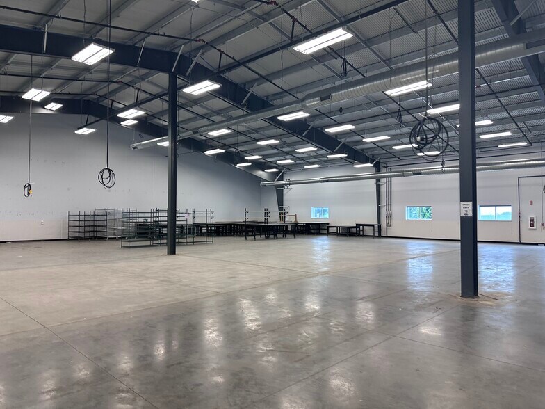 More Photos Of 205 Fairview Dr, Dallas Center Warehouse For Sale