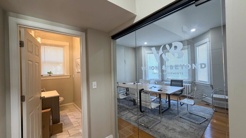 More Photos Of 2100 Auburn Ave, Cincinnati Office For Sale