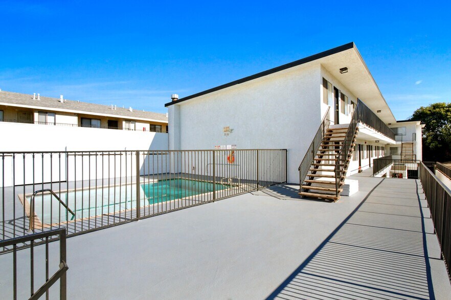 More Photos Of 14110 Yukon Ave, Hawthorne Apartments For Sale