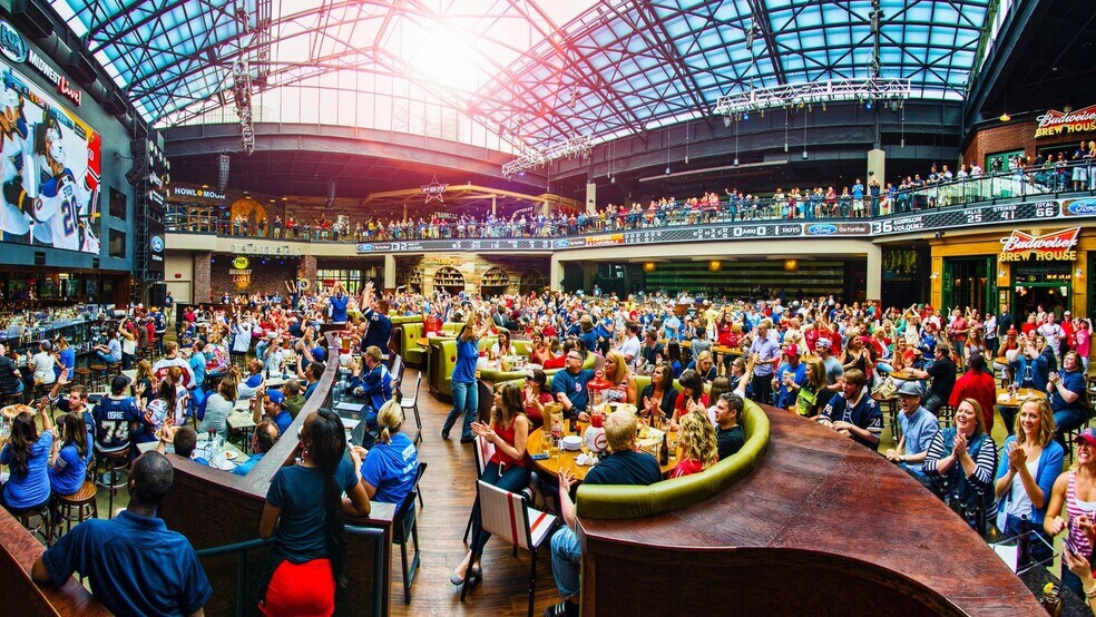 More Photos Of 601 S Clark St, Saint Louis Freestanding For Lease