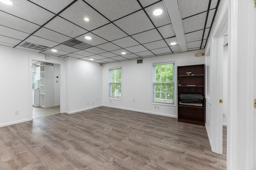 More Photos Of 32 Jefferson Plz, Princeton Medical For Sale