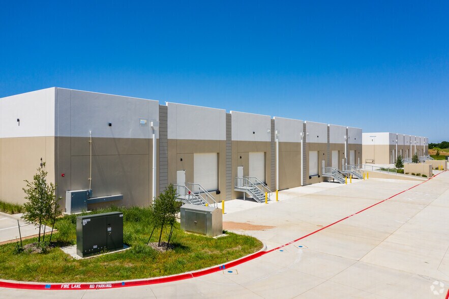 More Photos Of 400 Gerault Rd, Flower Mound Warehouse For Sale