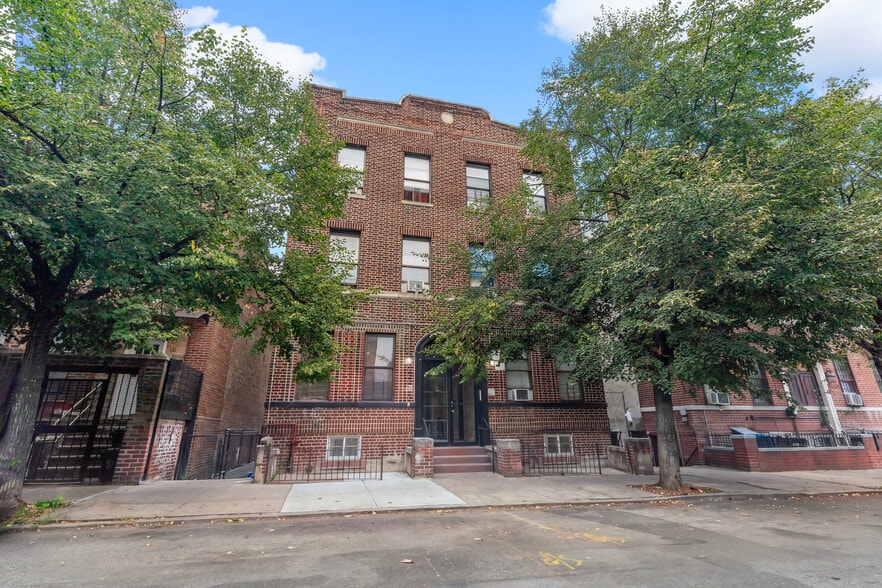 More Photos Of 129 Tapscott St, Brooklyn Apartments For Sale