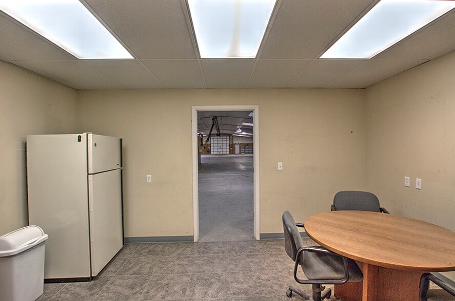 More Photos Of 225 West St, Evanston Light Manufacturing For Sale