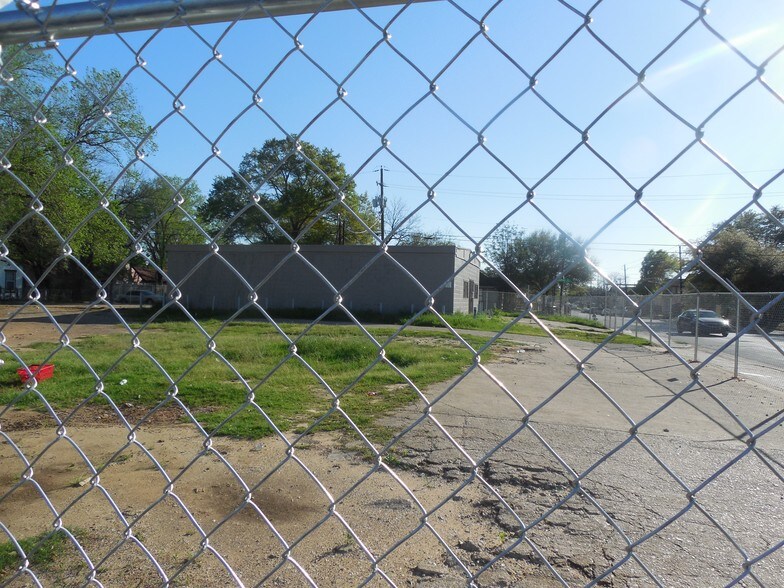 More Photos Of 3744 Dixon Ave, Dallas Freestanding For Lease