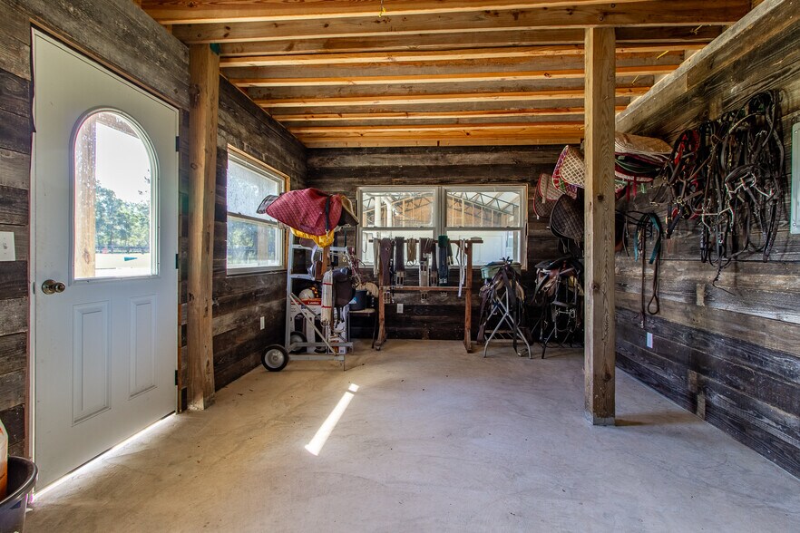 More Photos Of 20221 SW 5th Pl, Dunnellon Specialty For Sale