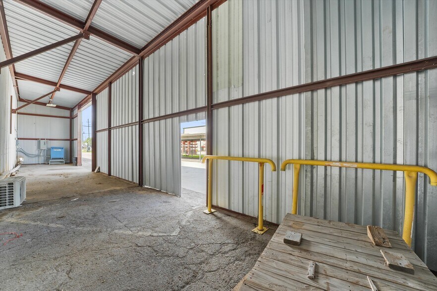 More Photos Of 12602 FM 529 Rd, Houston Manufacturing For Lease
