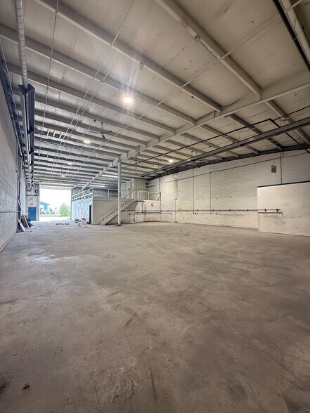 More Photos Of 8319 Chiles Industrial Av, Red Deer Warehouse For Sale
