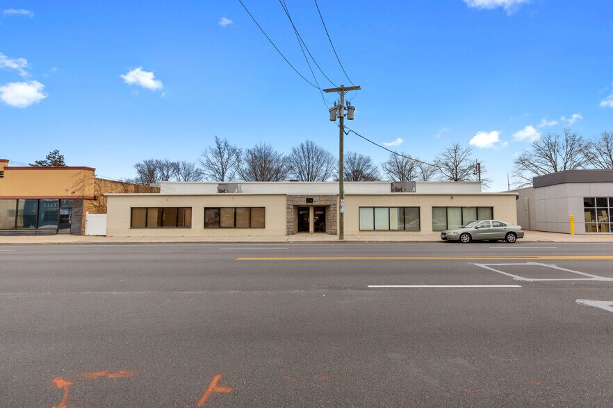 More Photos Of 150 Herricks Rd, Mineola Warehouse For Lease