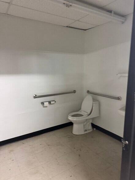 More Photos Of 1651 Blue Ridge Blvd, Troutville Unknown For Lease