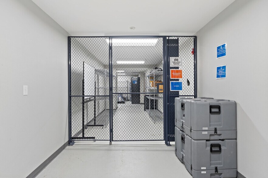 More Photos Of 313-315 Edge Ave, Valparaiso Office For Sale