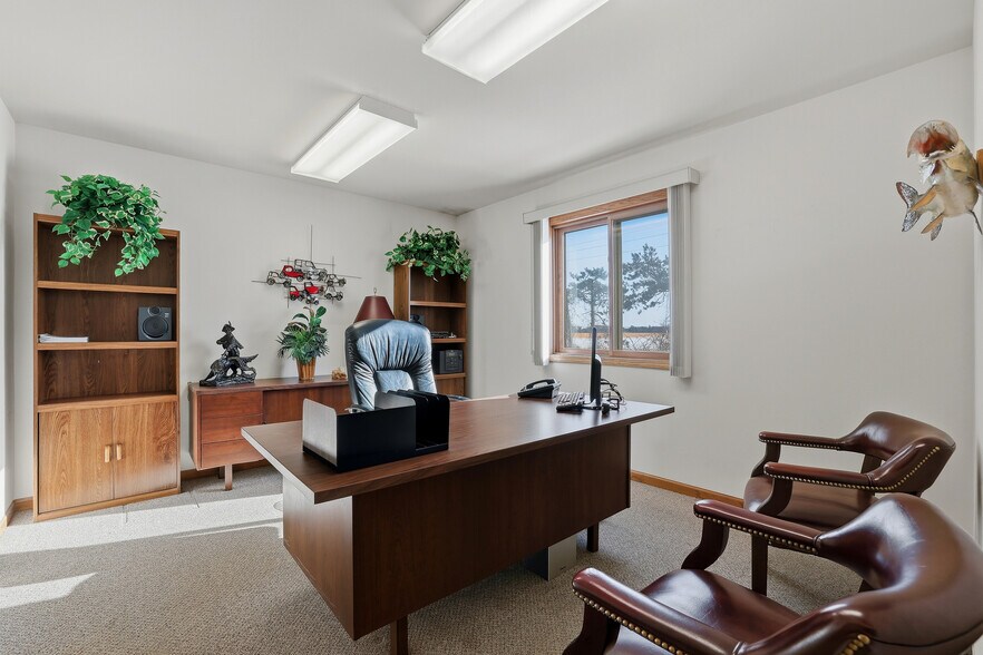 More Photos Of 5500 Prairie Dr, Plover Flex For Sale