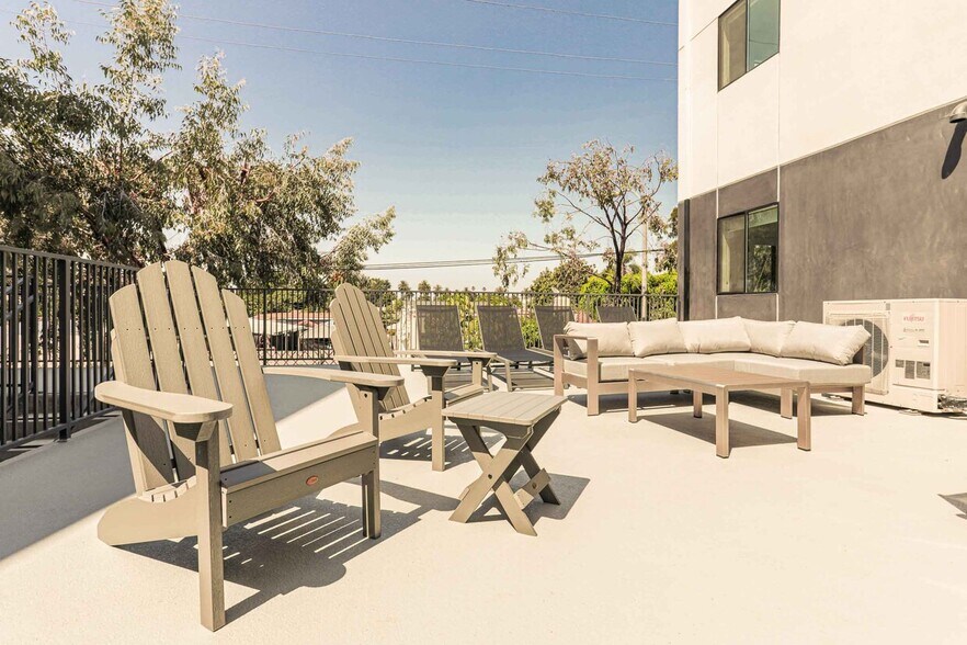 More Photos Of 2301 S Cloverdale Ave, Los Angeles Apartments For Sale