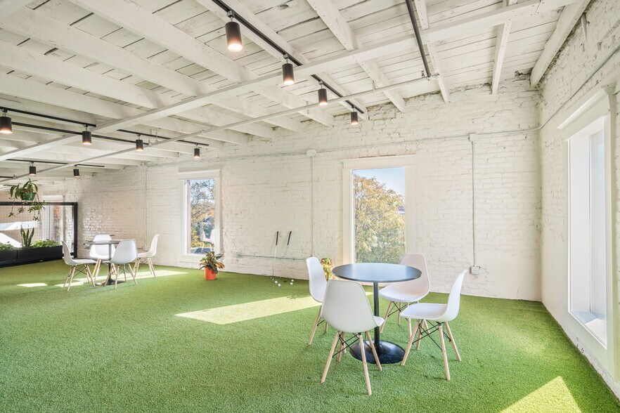 More Photos Of 828 N Broadway St, Knoxville Coworking Space