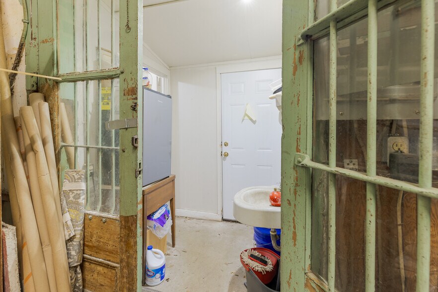 More Photos Of 221 W Lamar St, Americus General Retail For Sale