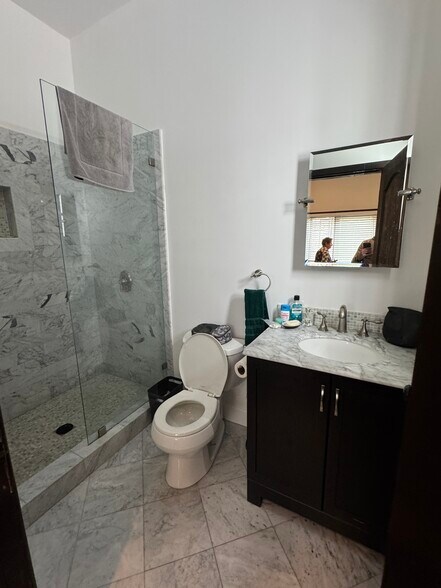 More Photos Of 1208 Poinsettia Dr, West Hollywood Apartments For Sale