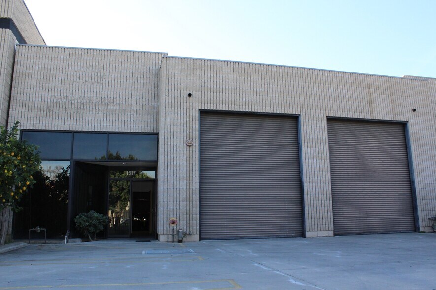 More Photos Of 1515 Railroad St, Glendale Warehouse For Lease