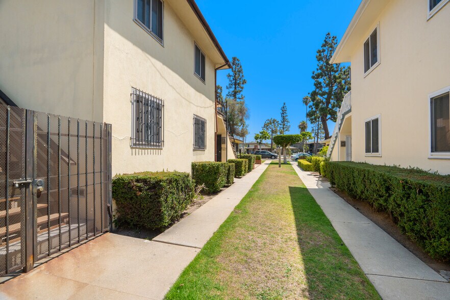 More Photos Of 10607 Crenshaw Blvd, Inglewood Apartments For Sale