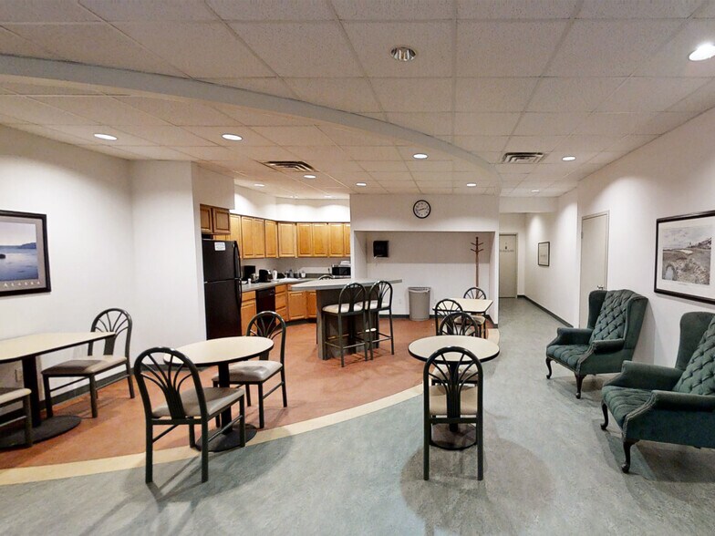 More Photos Of 2221 Peninsula Dr, Erie Office For Lease