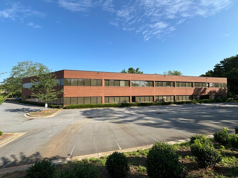 More Photos Of 5515 Spalding Dr, Peachtree Corners Office For Sale