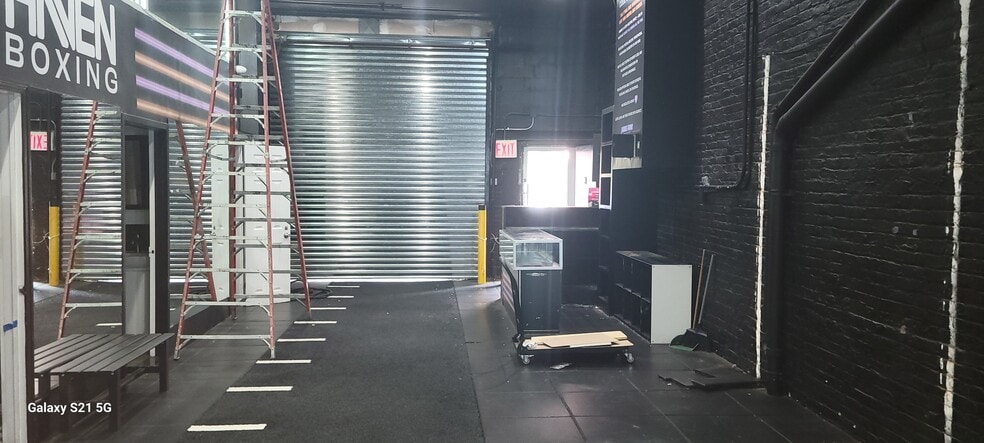 More Photos Of 65 Scholes St, Brooklyn Storefront Retail Residential For Lease