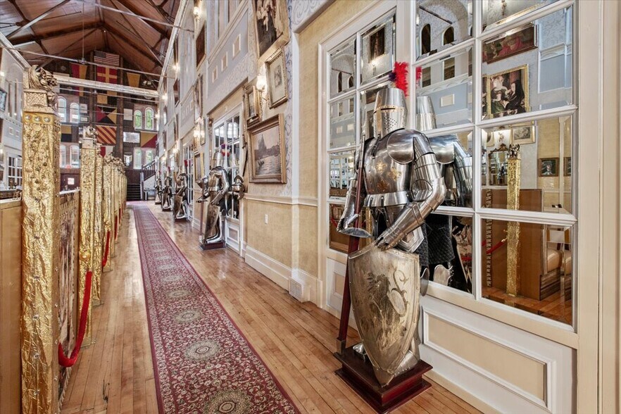 More Photos Of 49 Florida Ave, Amsterdam Hospitality For Sale