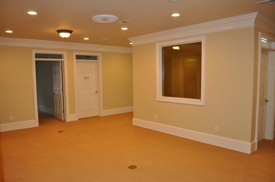 More Photos Of 4330 S Lee St, Buford Medical For Lease