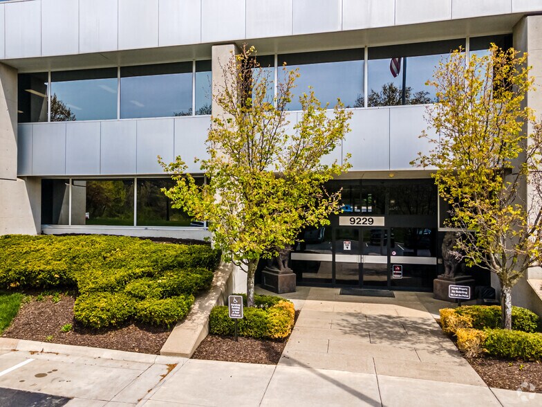 More Photos Of 9229 Ward Pky, Kansas City Office For Lease