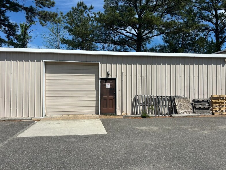 More Photos Of 104 Industry Dr, Yorktown Light Distribution For Sale