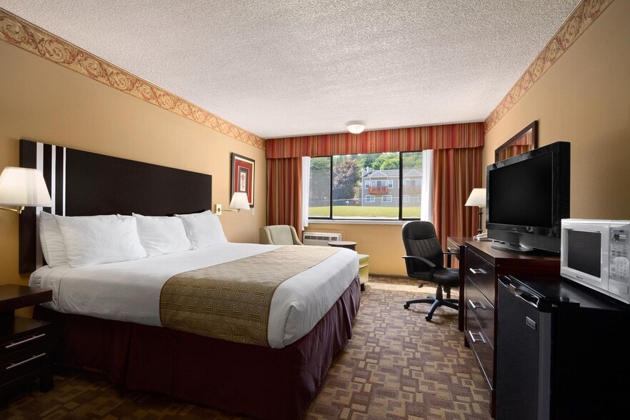 More Photos Of 215 N Samish Way, Bellingham Hotel For Sale