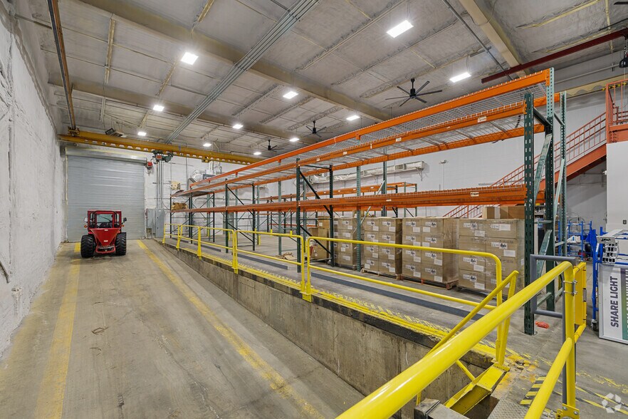 More Photos Of 252-262 Depot Rd, Milford Light Distribution For Lease