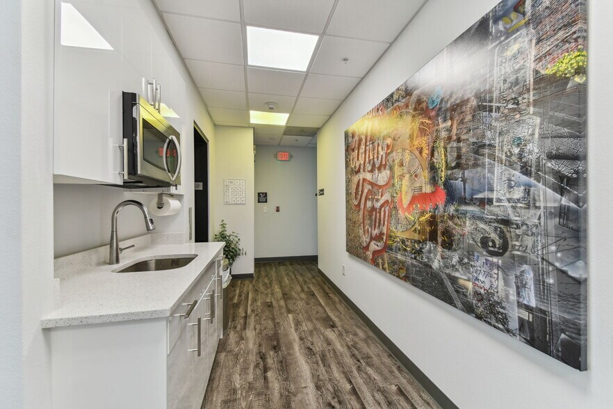 More Photos Of 1919-1925 E 6th Ave, Tampa Office For Sale