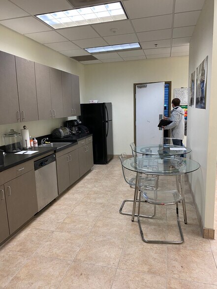 More Photos Of 43760 Trade Center Pl, Sterling Light Distribution For Lease